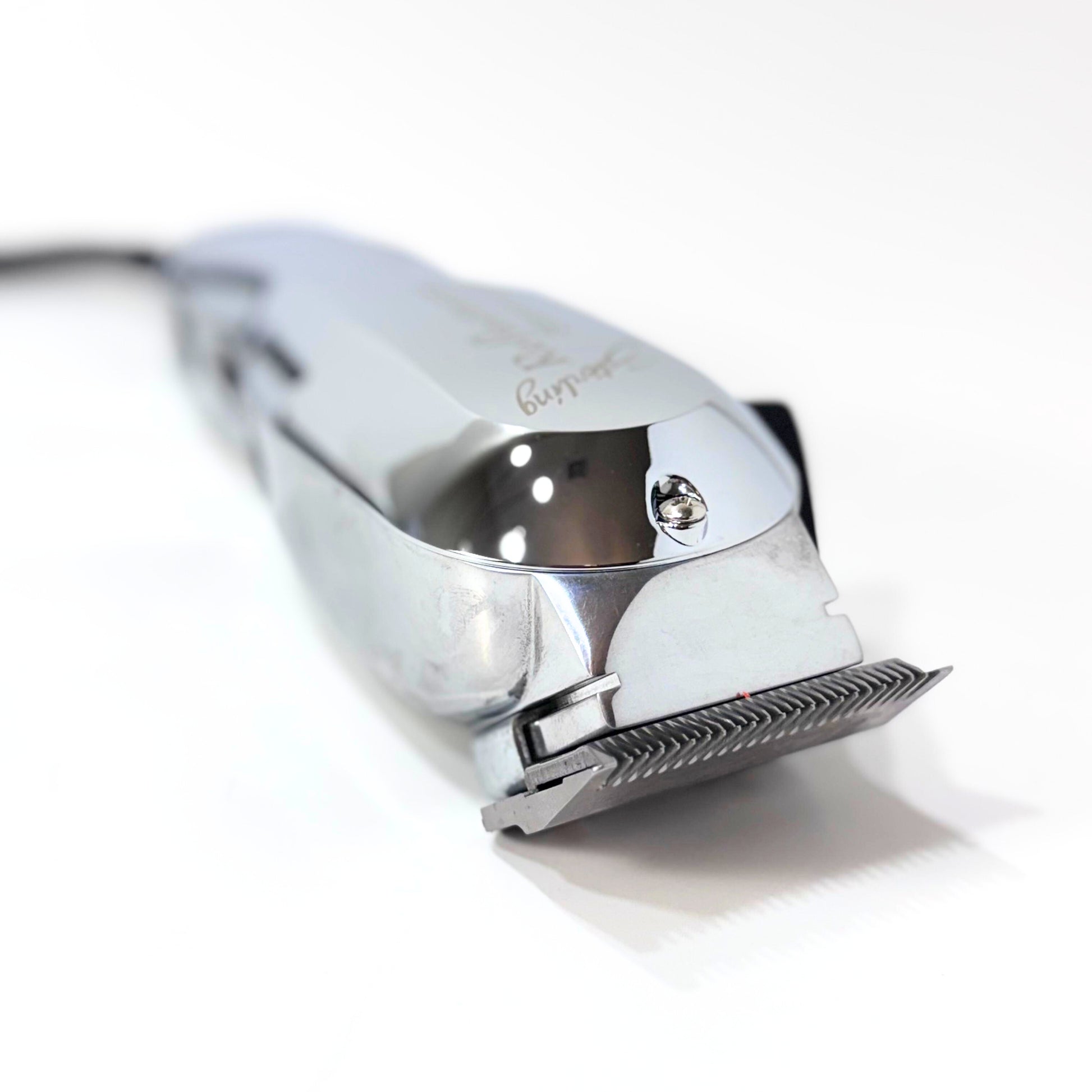 Wahl Reflections senior clipper laying flat angle